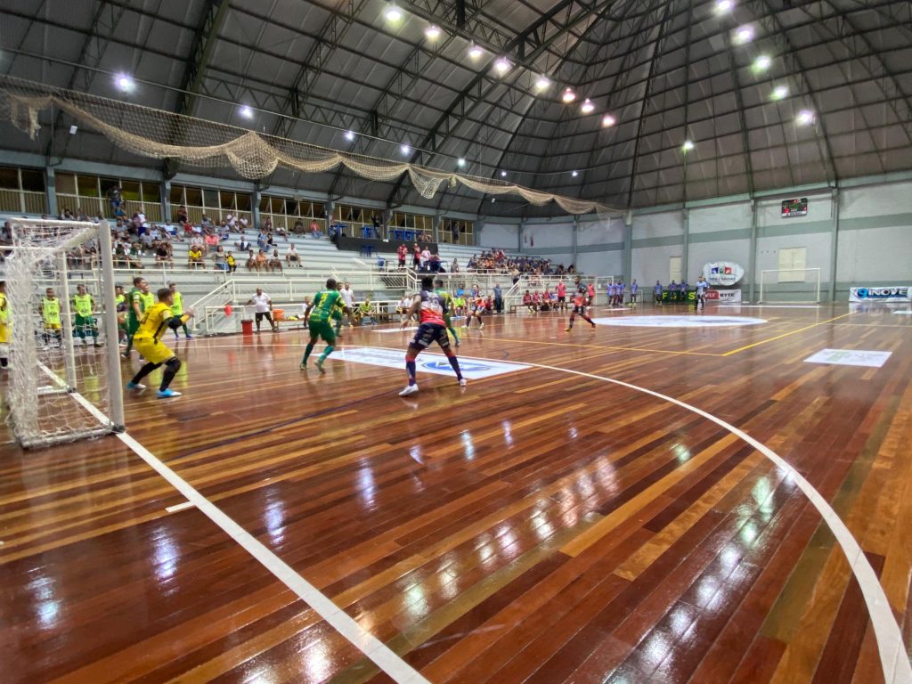 Sexo anal com coroas rabuda Copa tres coroas futsal
