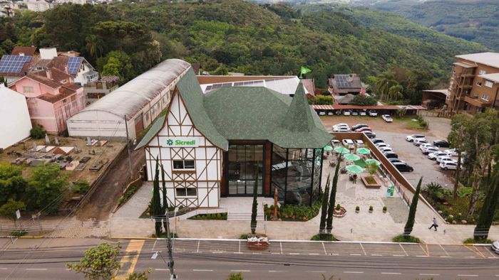 Foto Sicredi Pioneira atinge marca de 300 mil associados (1)