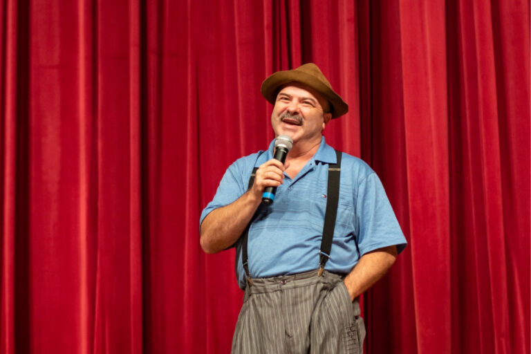 Câmara de Gramado realizará última sessão do ano com homenagens e show gratuito de Paulinho Mixaria